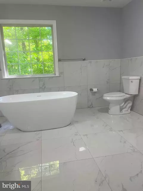 Bath - 14645 Balsam Ct, Swan Point, MD 20645 photo 3 of 6