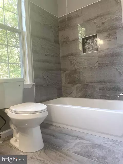 Bath - 14645 Balsam Ct, Swan Point, MD 20645 photo 4 of 6