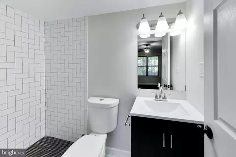 Bath - 2809 Hackney Ln, Waldorf, MD 20602 photo 1 of 3