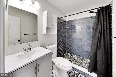 Bath - 2809 Hackney Ln, Waldorf, MD 20602 photo 2 of 3