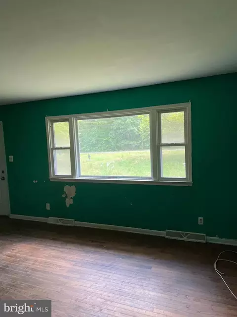 Living - 3551 Malcolm Rd, Brandywine, MD 20613 photo 3 of 3