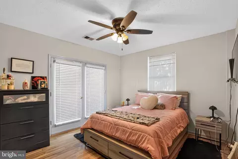 Bedroom - 14750 Jennifer Ct, Swan Point, MD 20645 photo 3 of 6