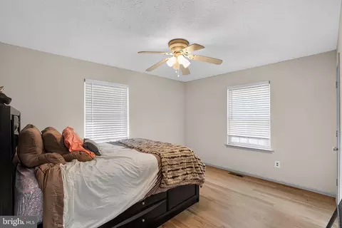 Bedroom - 14750 Jennifer Ct, Swan Point, MD 20645 photo 4 of 6