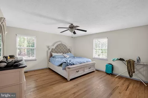 Bedroom - 14750 Jennifer Ct, Swan Point, MD 20645 photo 5 of 6
