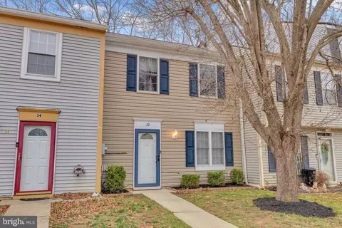 32 Meadowside Ct, Indian Head, MD 20640