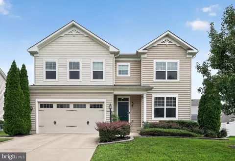 10518 Black Pine Ln, Waldorf, MD 20603