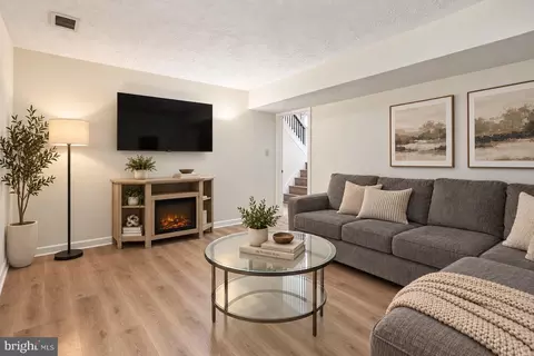 2570 Sussex Ct, Waldorf, MD 20602
