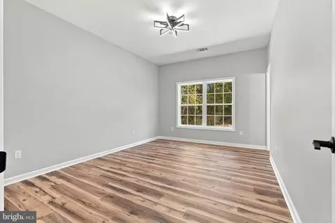 Entry Way - 4 Travers Rd, Indian Head, MD 20640 photo 9 of 11