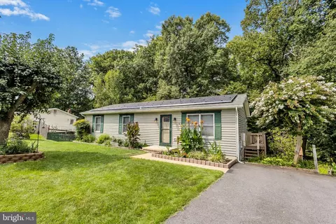 12256 Wendy Ln, Waldorf, MD 20601