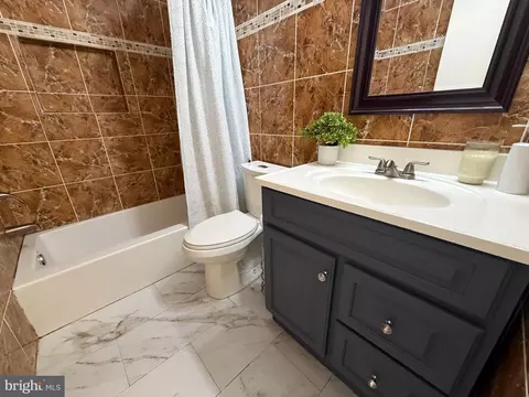Bath - 11519 Timberbrook Dr, Waldorf, MD 20601 photo 2 of 4