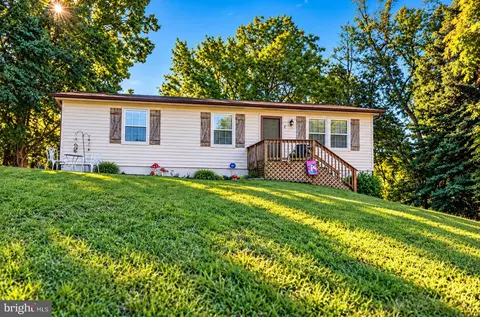12398 Channel View Dr, Newburg, MD 20664