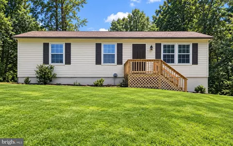 12398 Channel View Dr, Newburg, MD 20664