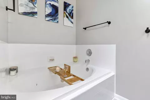 Bath - 3148 Guildcrest Ct, Waldorf, MD 20602 photo 3 of 4