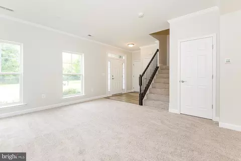 Living - 17 Stuart Ct, Indian Head, MD 20640 photo 2 of 4