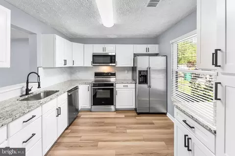 Kitchen - 51 Keepsake Pl, Waldorf, MD 20602 photo 2 of 4