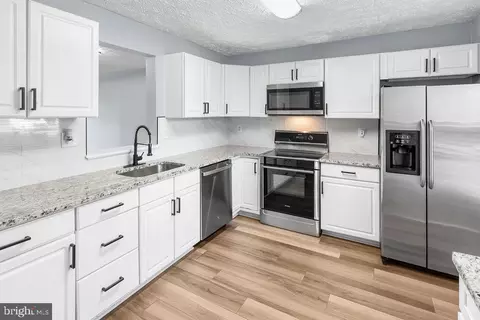Kitchen - 51 Keepsake Pl, Waldorf, MD 20602 photo 3 of 4