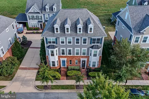 242 A Buckeye Cir, La Plata, MD 20646