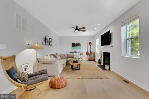 Living - 14720 Locust Ct, Issue, MD 20645 photo 2 of 2