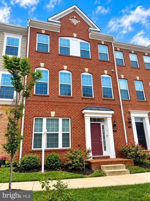 95 Jockey Dr, La Plata, MD 20646