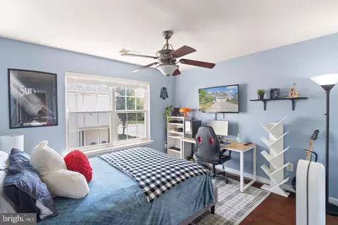 Bedroom - 2994 Devonfield Ave, Waldorf, MD 20603 photo 4 of 13