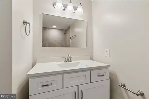 Bath - 5614 Daniel Cir, Waldorf, MD 20601 photo 2 of 5
