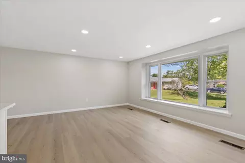 Living - 5614 Daniel Cir, Waldorf, MD 20601 photo 2 of 8