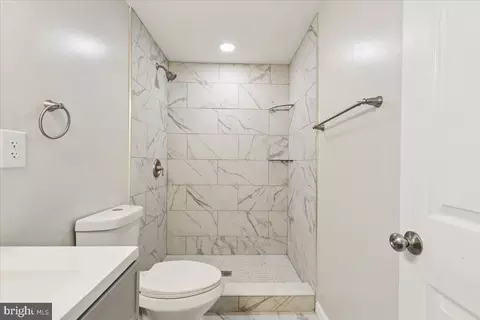 Bath - 5614 Daniel Cir, Waldorf, MD 20601 photo 4 of 5