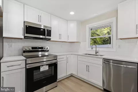 Kitchen - 5614 Daniel Cir, Waldorf, MD 20601 photo 3 of 4