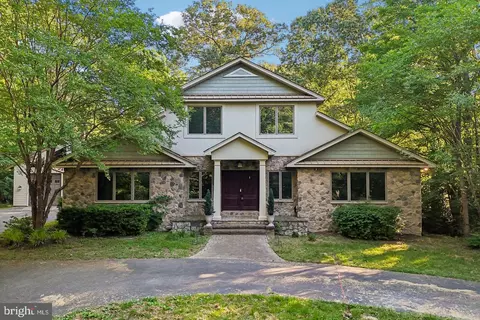 10060 Harmony Hill Ln, La Plata, MD 20646