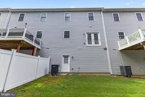 Exterior - 1038 Rye Dr, La Plata, MD 20646 photo 3 of 4