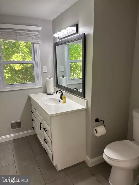 Bath - 1921 Michael Rd, Waldorf, MD 20601 photo 3 of 9