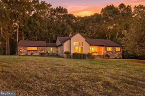 8995 Hillary Ct, La Plata, MD 20646