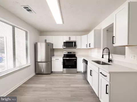 Kitchen - 11 Keepsake Pl, Waldorf, MD 20602 photo 3 of 4