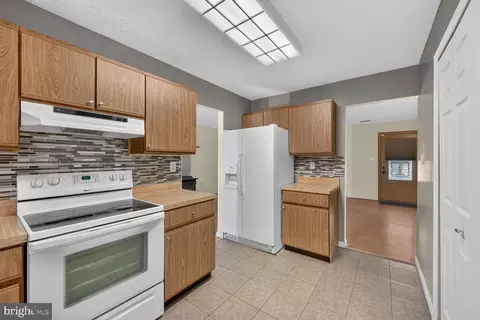Entry Way - 12159 Marbella Ct, Waldorf, MD 20601 photo 2 of 3