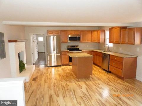 217 S 2nd St, Denton, MD 21629 photo 2