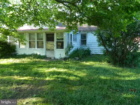 609 Cedar Ln, Greensboro, MD 21639