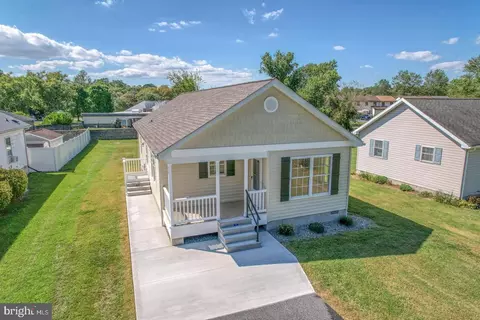 318 S 4th St, Denton, MD 21629 photo 2