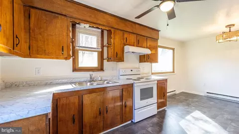Kitchen - 4331 Poplar Neck Rd, Preston, MD 21655 photo 4 of 5