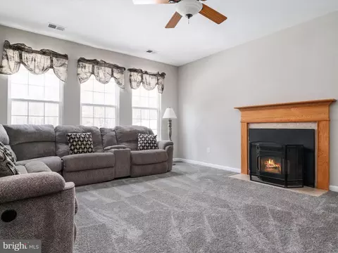 Living - 1140 Canvasback Ln, Denton, MD 21629 photo 3 of 7