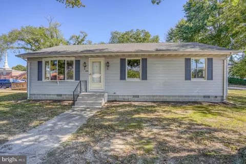 125 S 4th St, Denton, MD 21629 photo 2