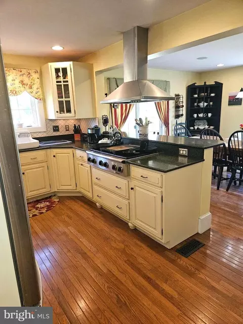 Kitchen - 4014 Poplar Neck Rd, Preston, MD 21655 photo 2 of 4