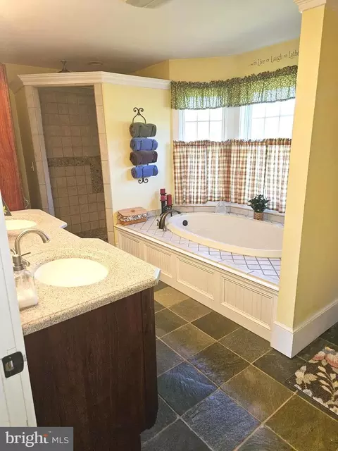 Bath - 4014 Poplar Neck Rd, Preston, MD 21655 photo 1 of 3