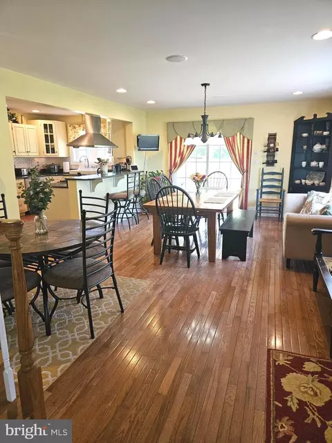 Dining - 4014 Poplar Neck Rd, Preston, MD 21655 photo 1 of 3