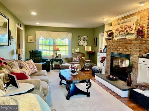 Living - 4014 Poplar Neck Rd, Preston, MD 21655 photo 3 of 4