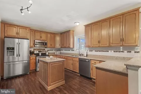 Kitchen - 25615 Hignutt Rd, Denton, MD 21629 photo 2 of 4