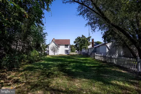 Exterior - 526 High St, Denton, MD 21629 photo 5 of 6