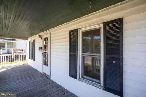 Exterior - 526 High St, Denton, MD 21629 photo 3 of 6