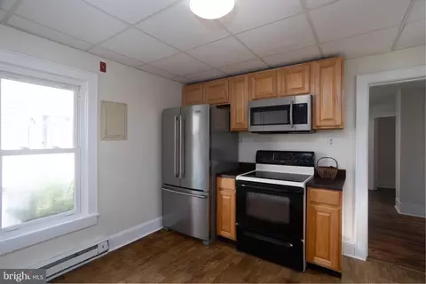 Entry Way - 526 High St, Denton, MD 21629 photo 1 of 2