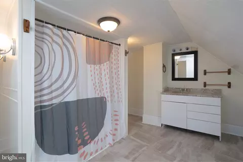 Bath - 526 High St, Denton, MD 21629 photo 1 of 1