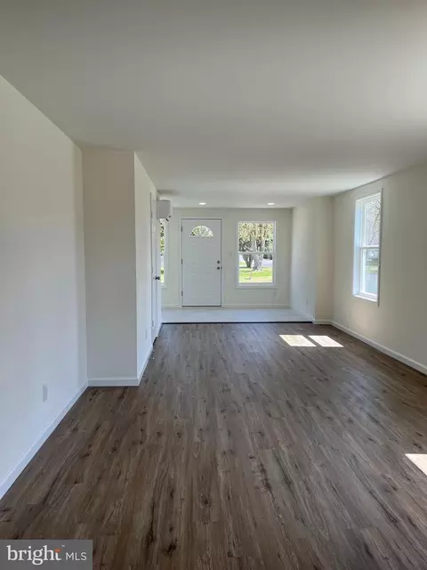 Entry Way - 411 Maple Ave, Ridgely, MD 21660 photo 1 of 2